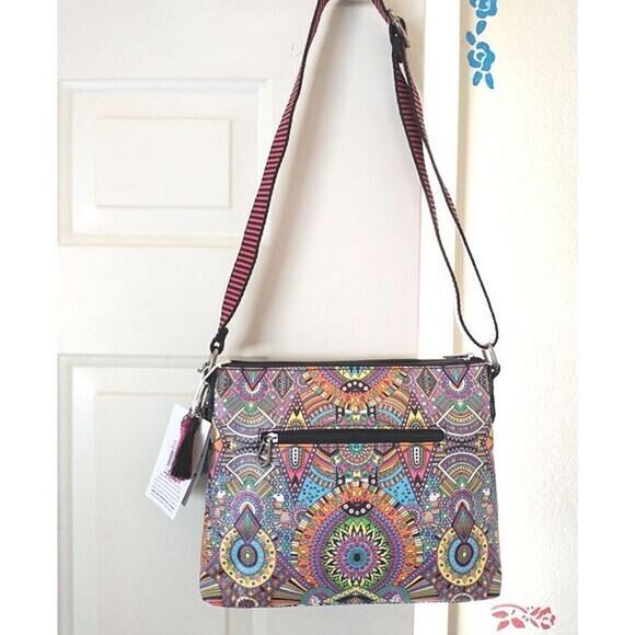 New! SAKROOTS Artist Circle Double Zipper Crossbody Bag With Llama Keychain - Picture 6 of 7